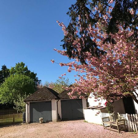 West End Lodge Esher Bagian luar foto
